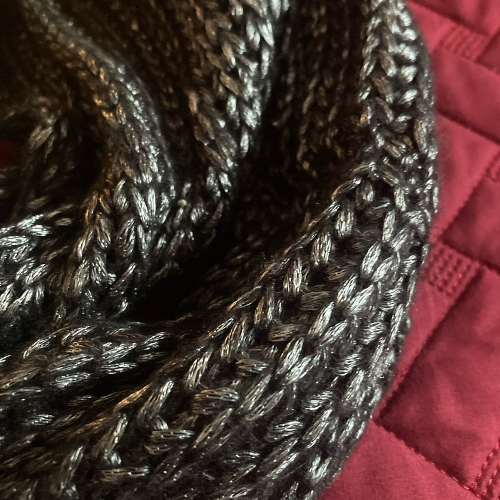 Metallic Knit Infinity Scarf 🧣 - Picture 2 of 4
